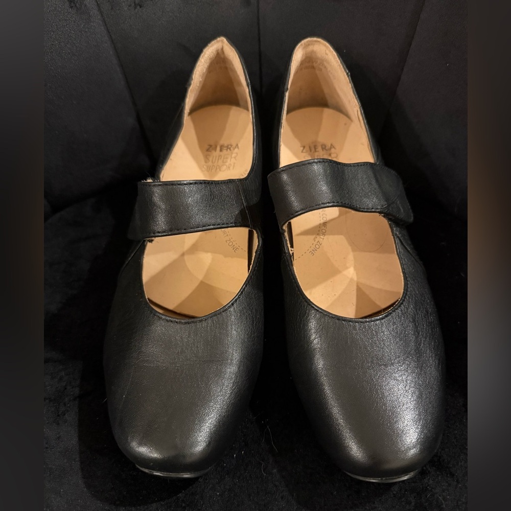 Ziera Women's Black Leather Heels